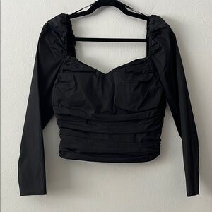ASTR Ruched Sweetheart Neckline Long Sleeve Cropped Blouse in Black‎ size medium